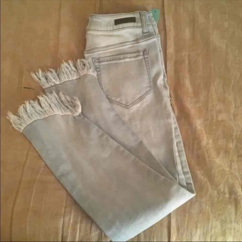 🚫 SOLD 🚫 Frayed Jeans